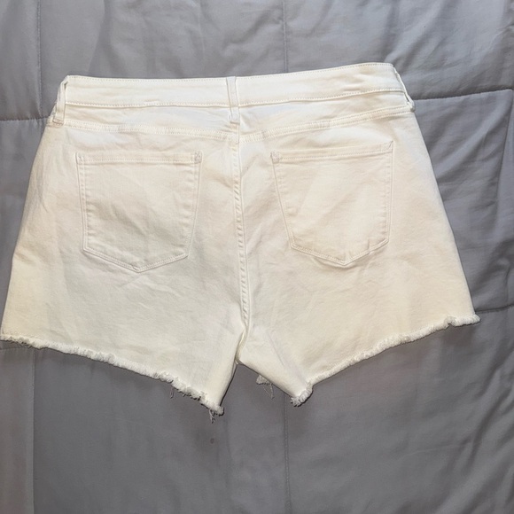 a.n.a Women's White Jean Shorts Size 18 - Picture 2 of 4